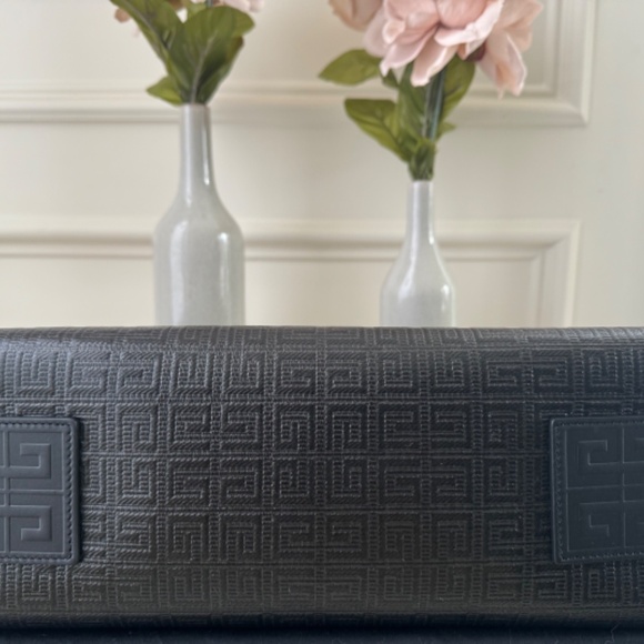 Givenchy X Disney’s Oswald Shopping Bag (Medium Tote 4G Coted) - Picture 3 of 7